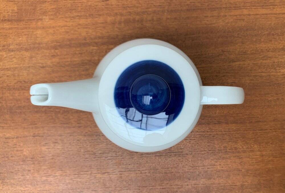 Coffee pot from the Koka Bleu series, Blau, Bla Swedish mid-century by Hertha Bengtson for Rörstrand, 1950s.