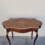 Table bureau de milieu de forme violonnée Napoléon iii 19ème en marqueterie