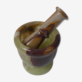 Mortar and pestle in onyx natural stone