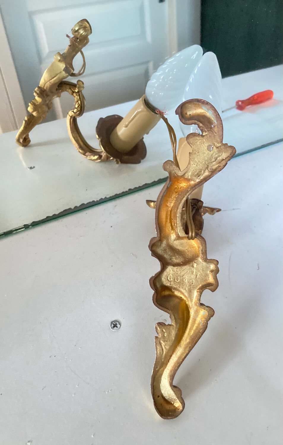 Louis XV bronze wall light with a flowing branch design and acanthus leaf decoration.