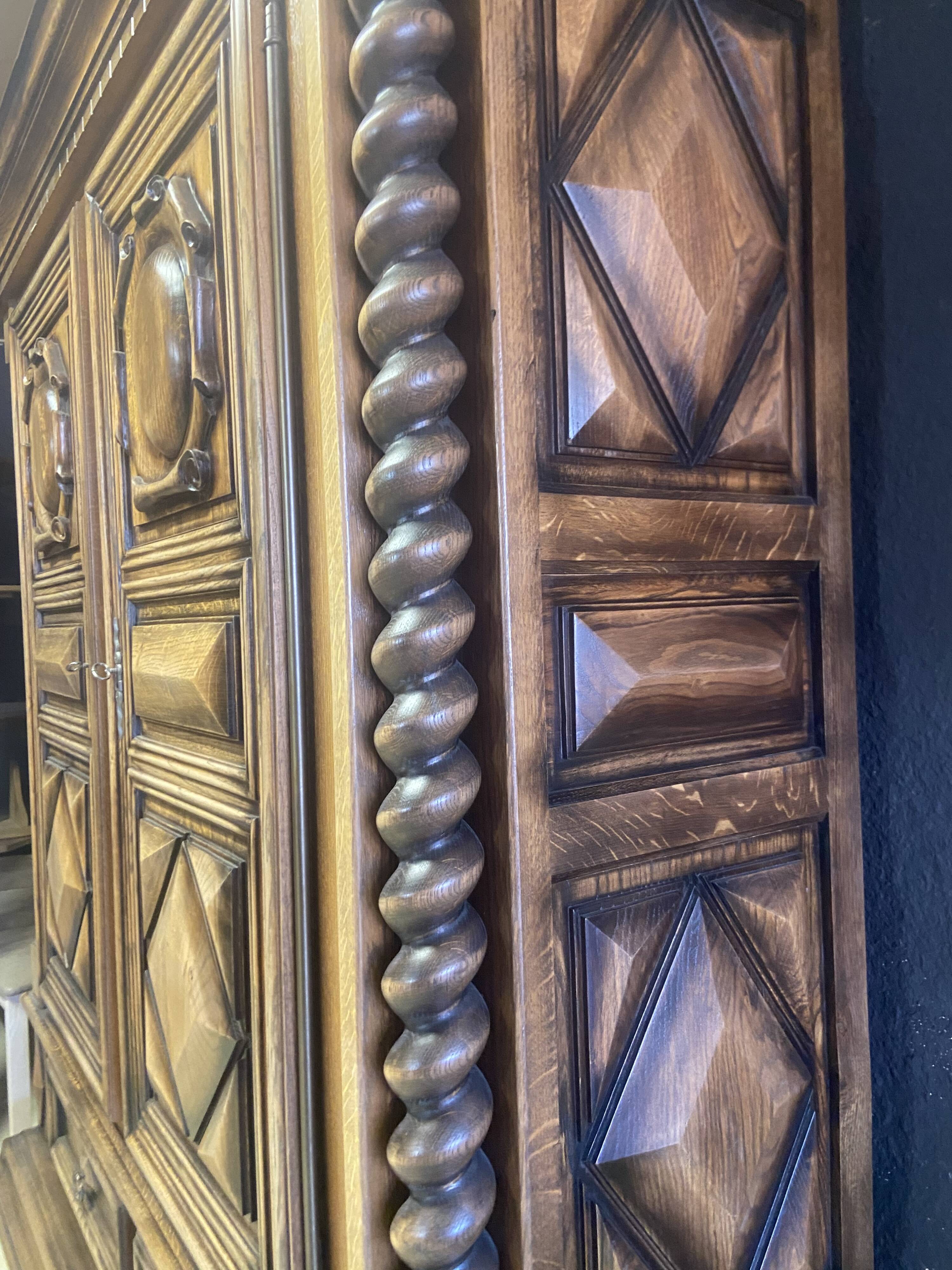 armoire louis XIII