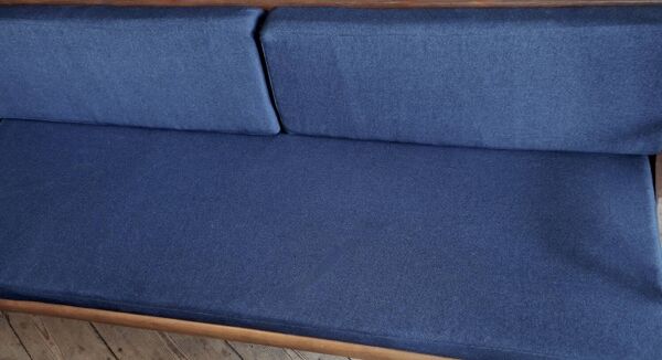 Sofa-lit convertible en teck danois avec compartiment pour dossier, années 1960.