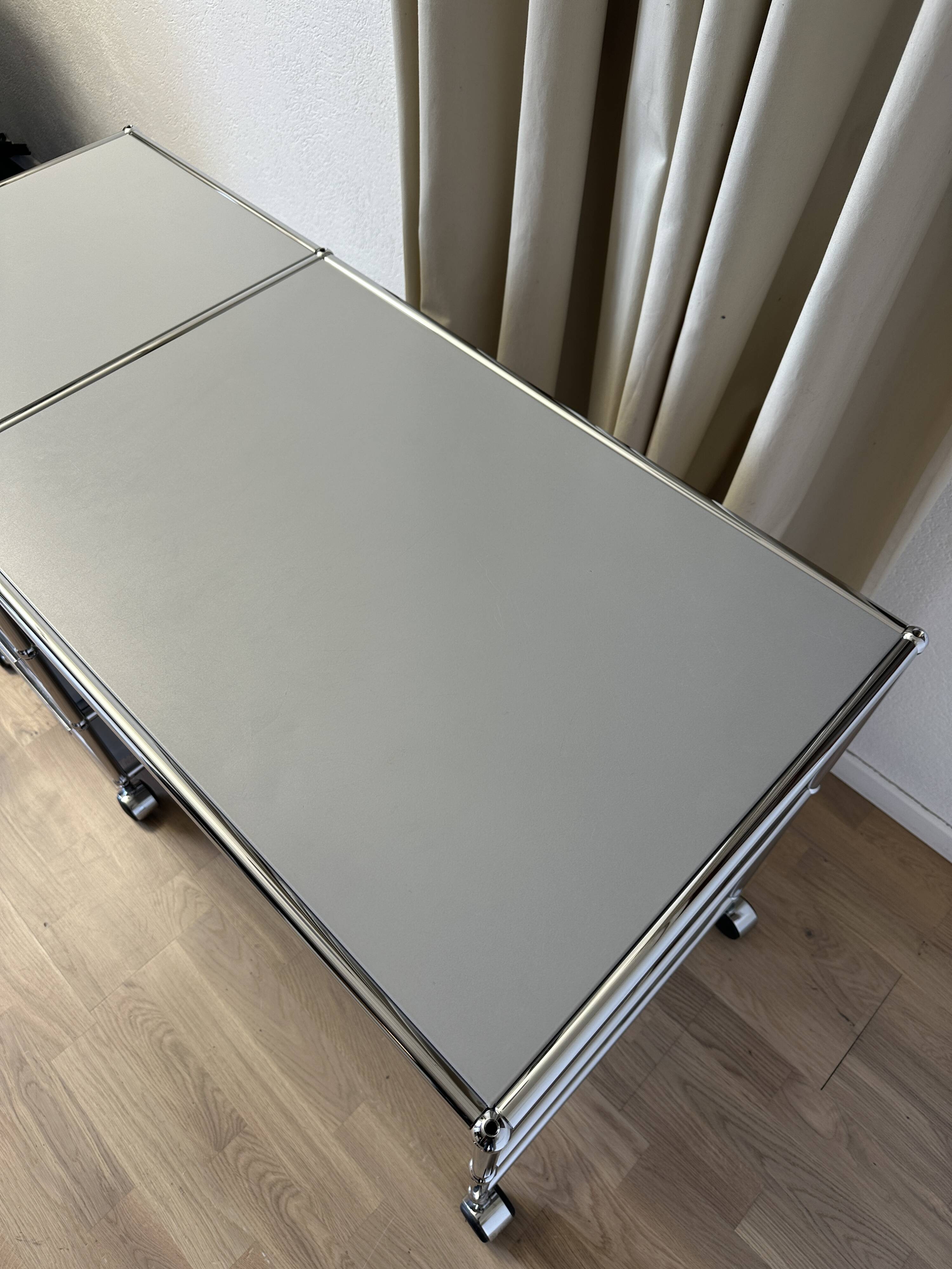 USM Haller desk in matte silver
