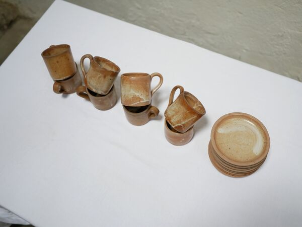 Série de 8 tasses et sous tasses vintage en grès