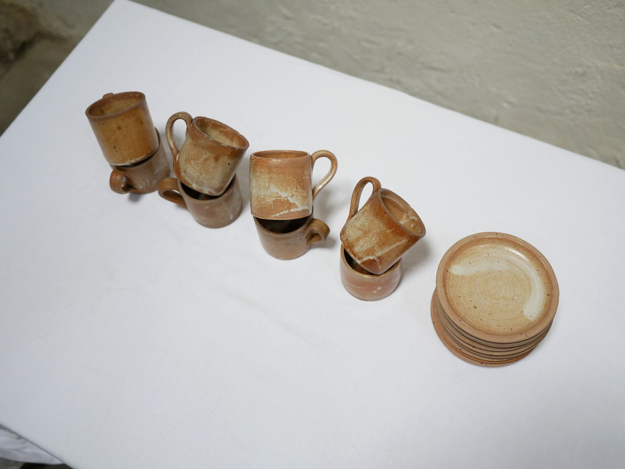Série de 8 tasses et sous tasses vintage en grès