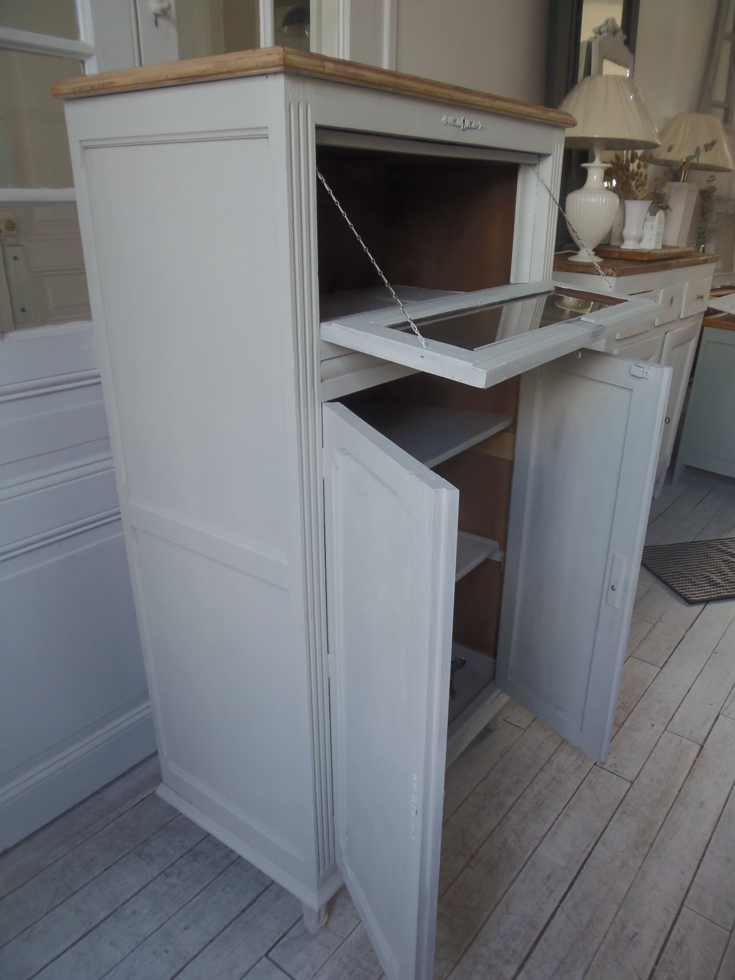 Small vintage piece of furniture sublimated in a linen shade, wooden top.