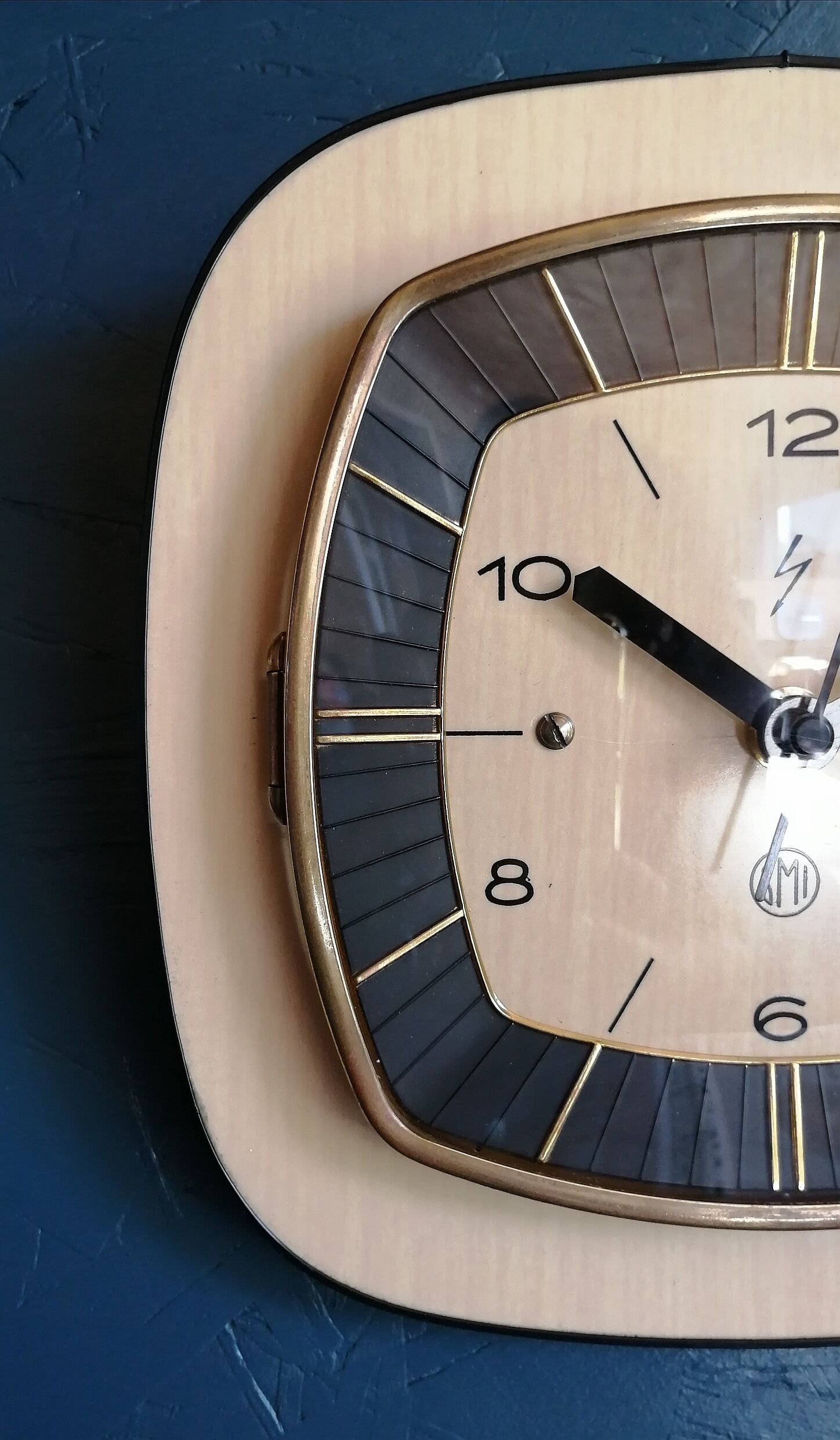 Vintage clock wall clock silent square "SMI Beige Black"