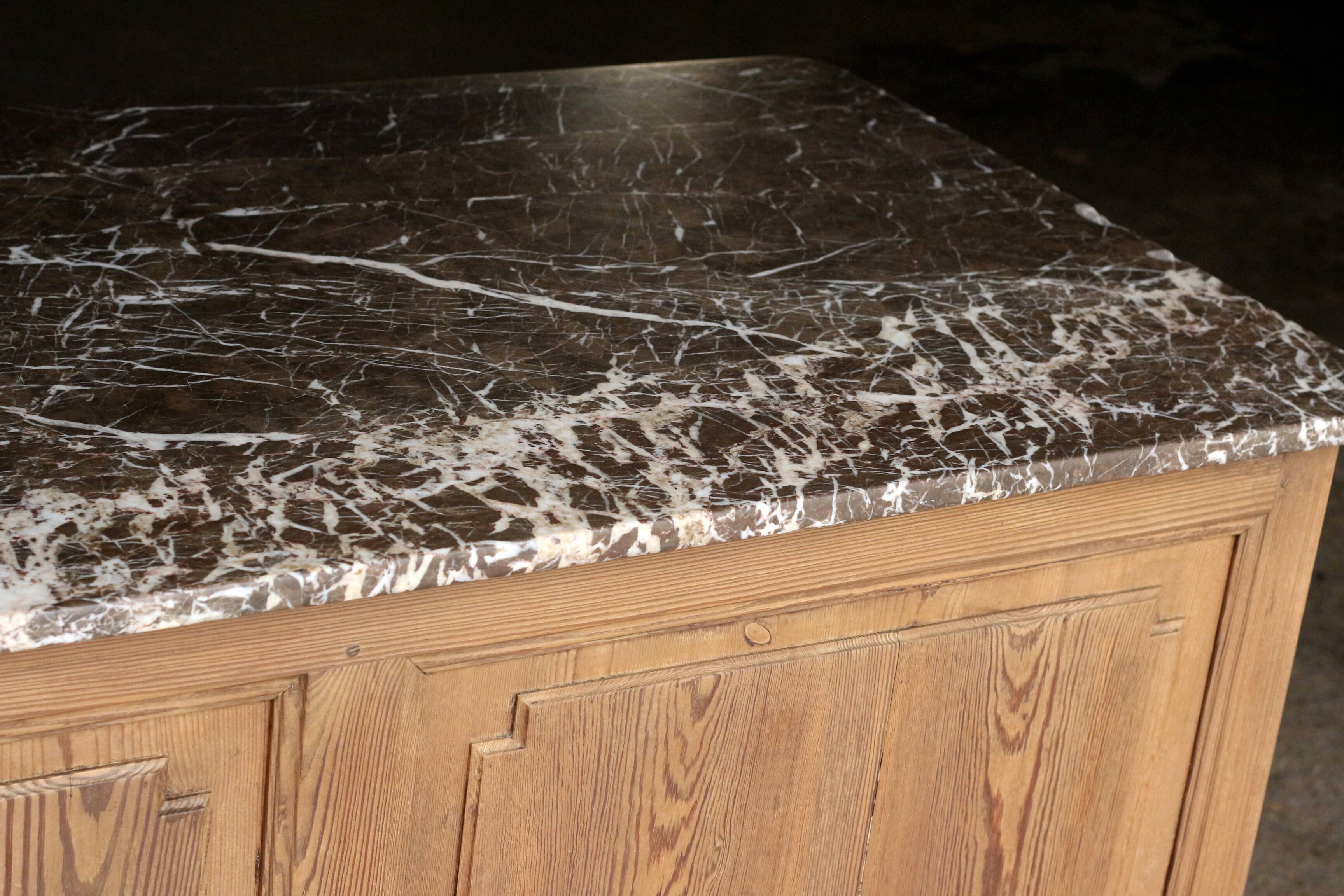 Exceptional pharmacy counter in solid pine and marble (19th century).