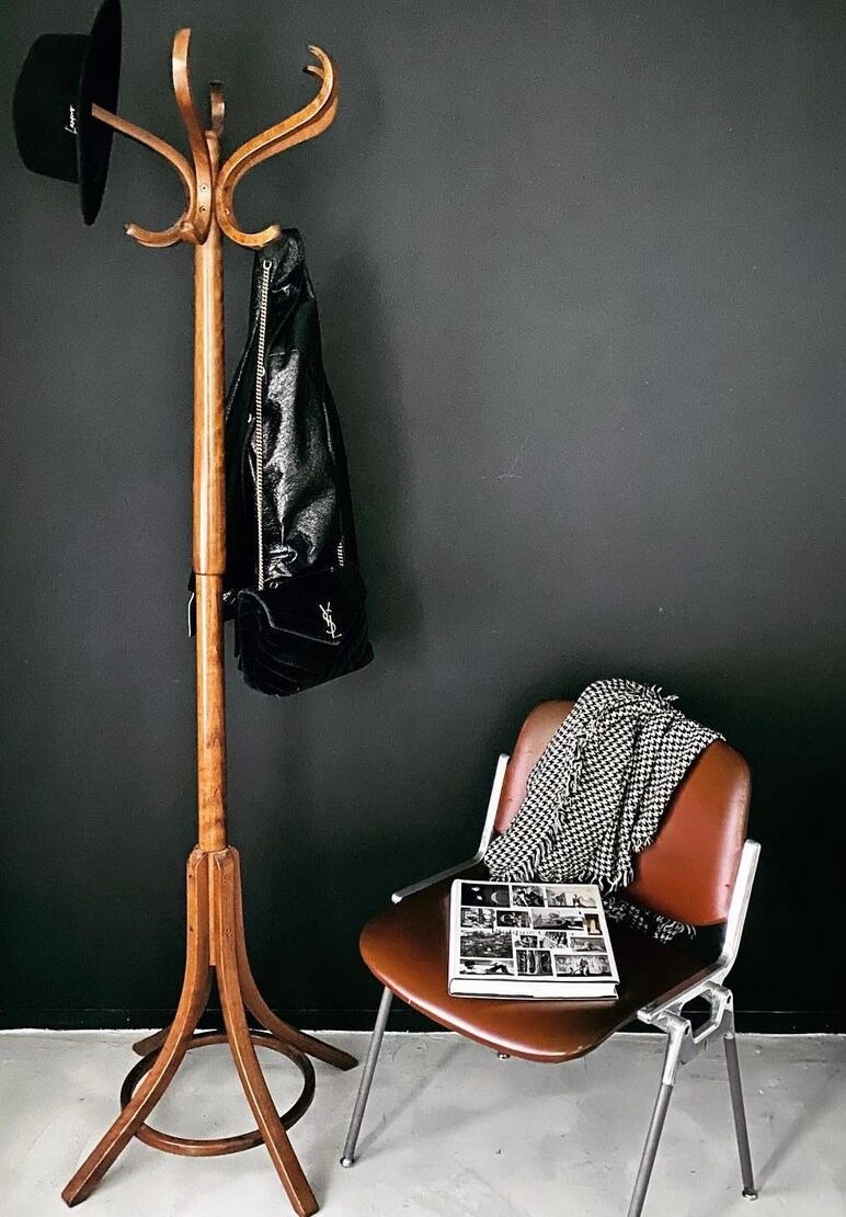 Baumann coat holder