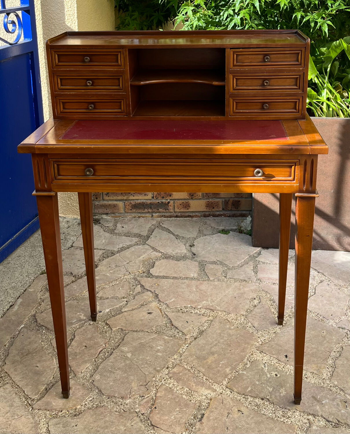 Small office old happiness of the day