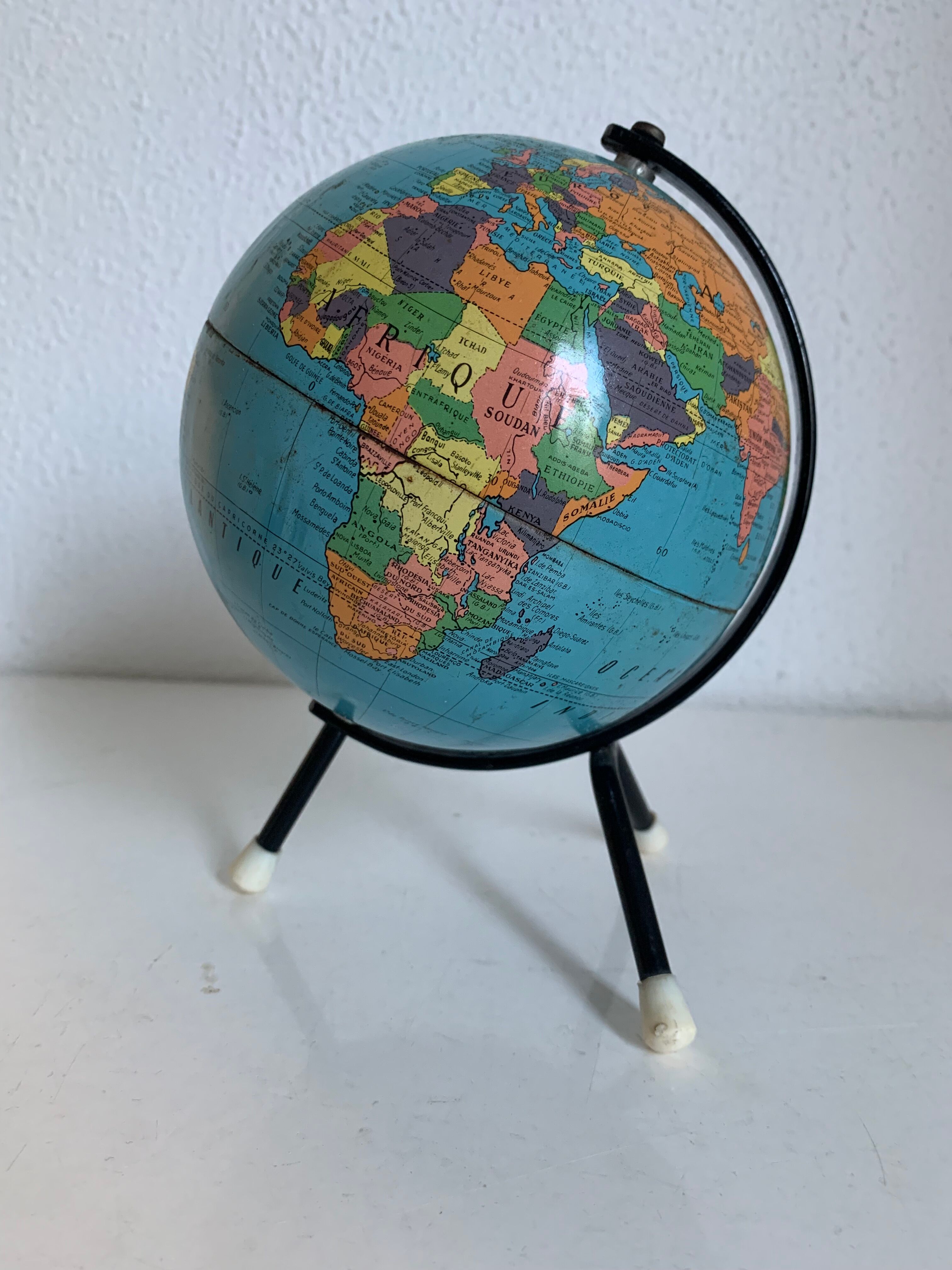 Vintage globe 1960 terrestrial small tripod Taride - 17 cm