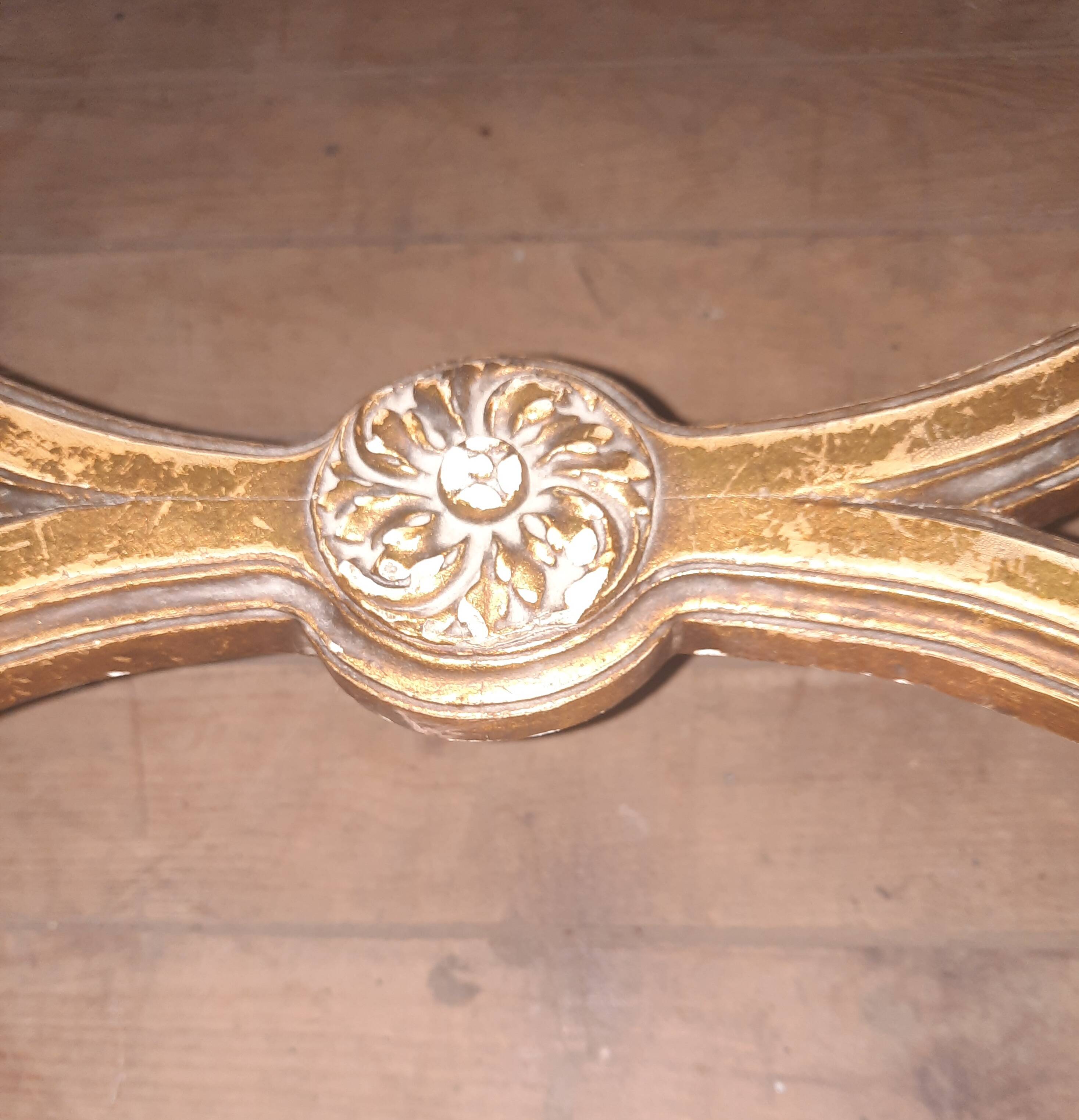 Oval coffee table in gilded wood in the Louis XVI style.