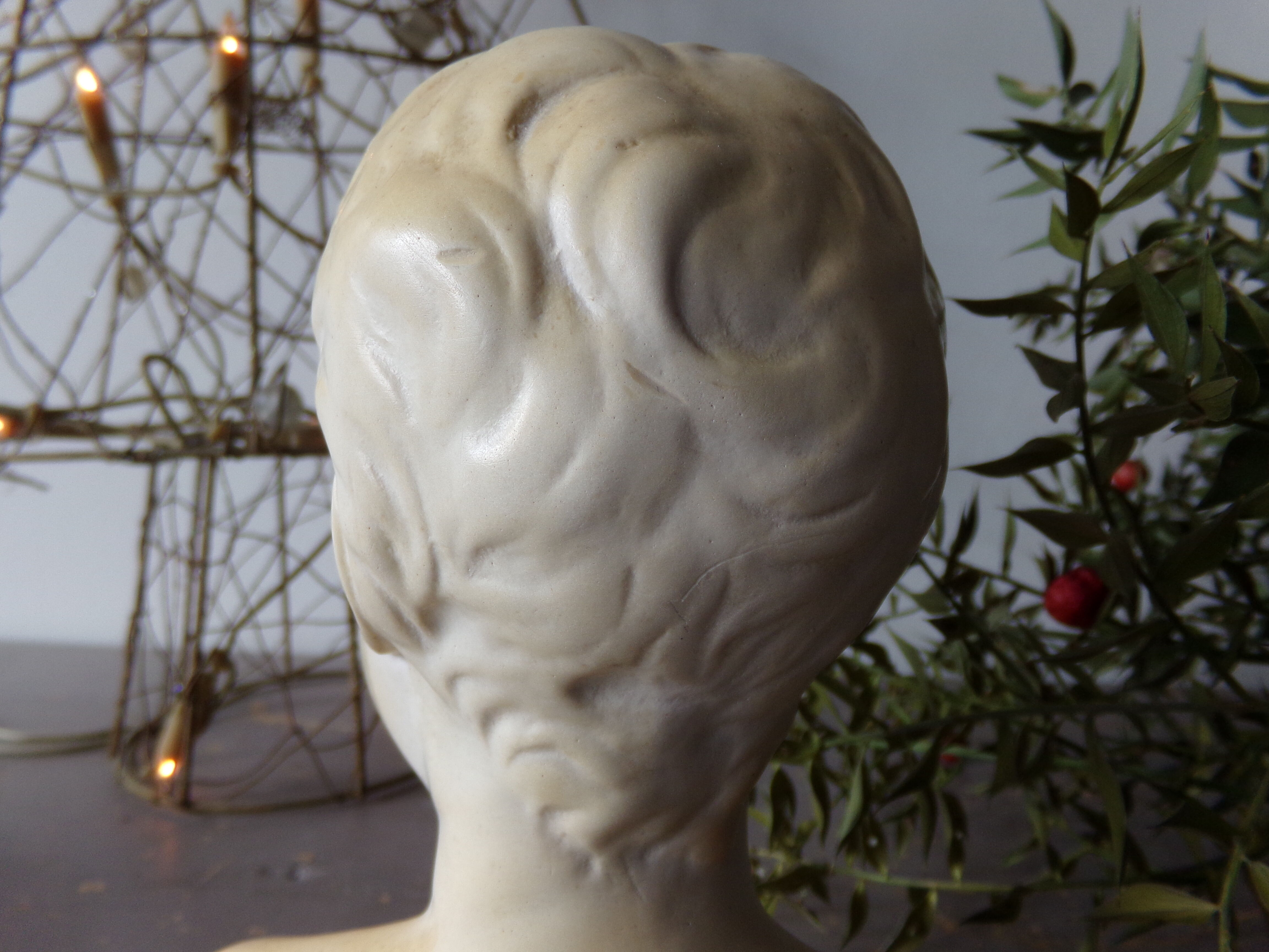 Bust of the laughing child