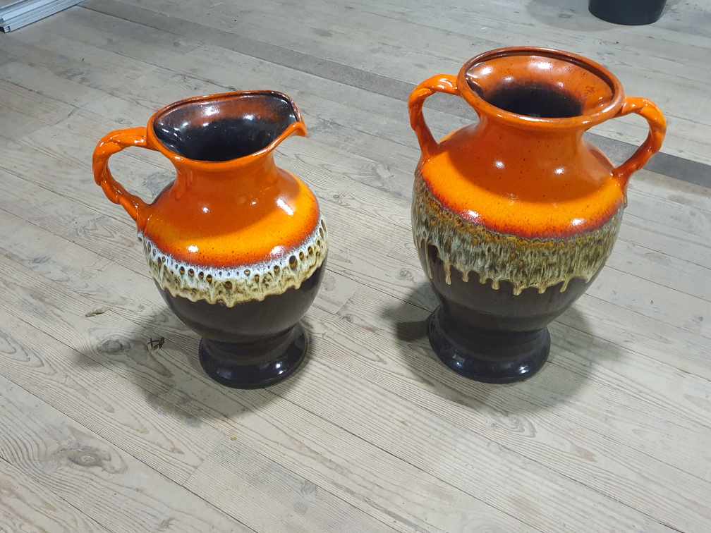 Set of 2 vintage vases