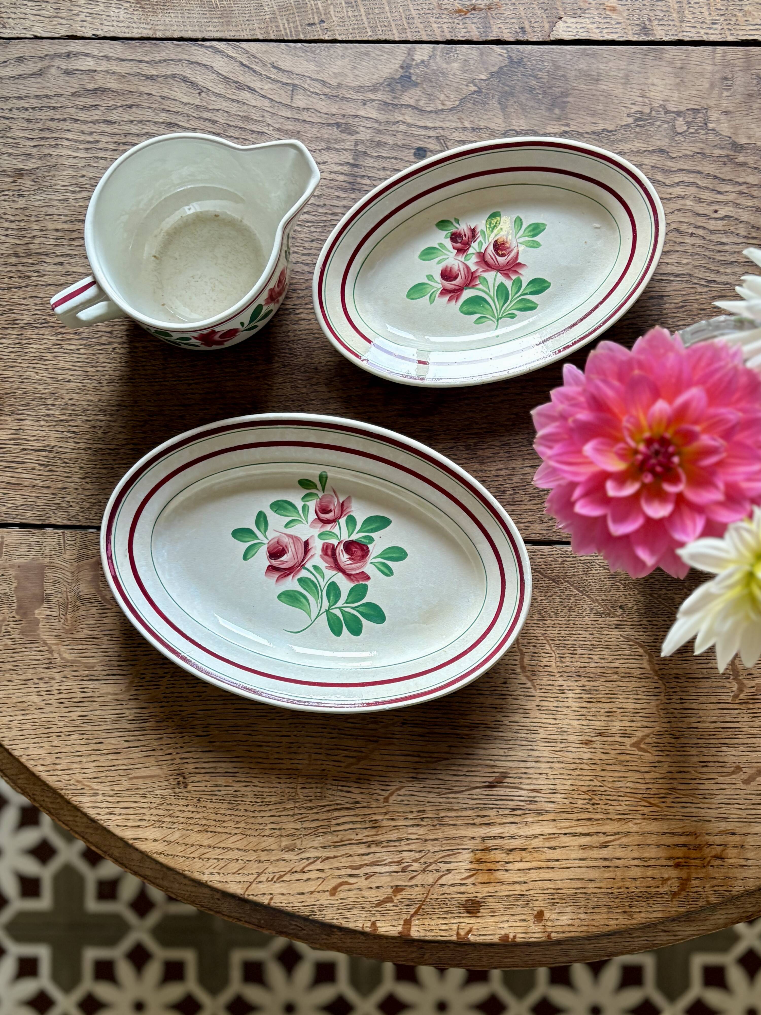 Lot de vaisselles Les Roses - 2 raviers et une saucière -