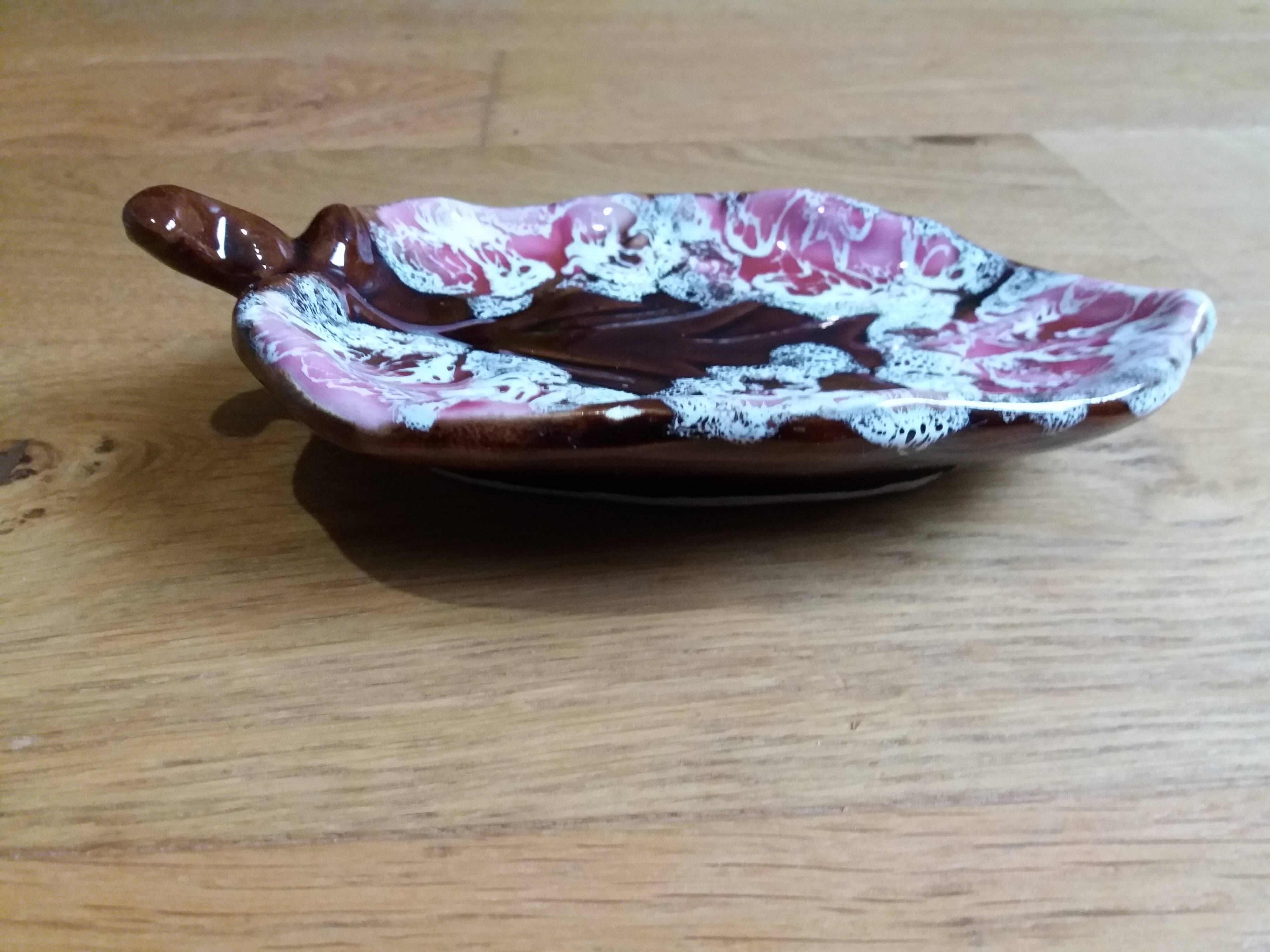 Vallauris leaf cup ramekin