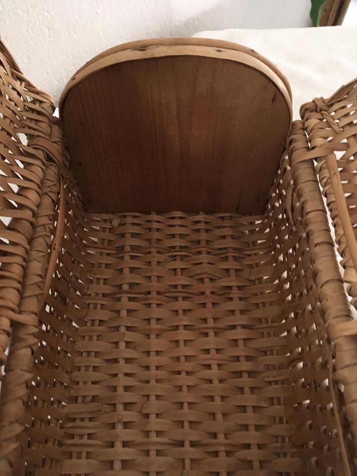 Wicker basket and 60s wood