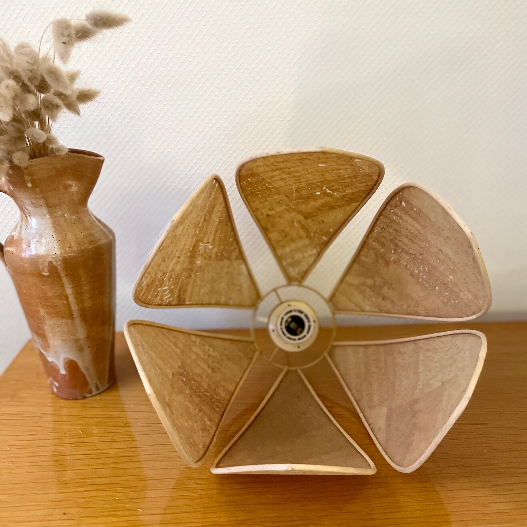 Lotus flower suspension in vintage cork