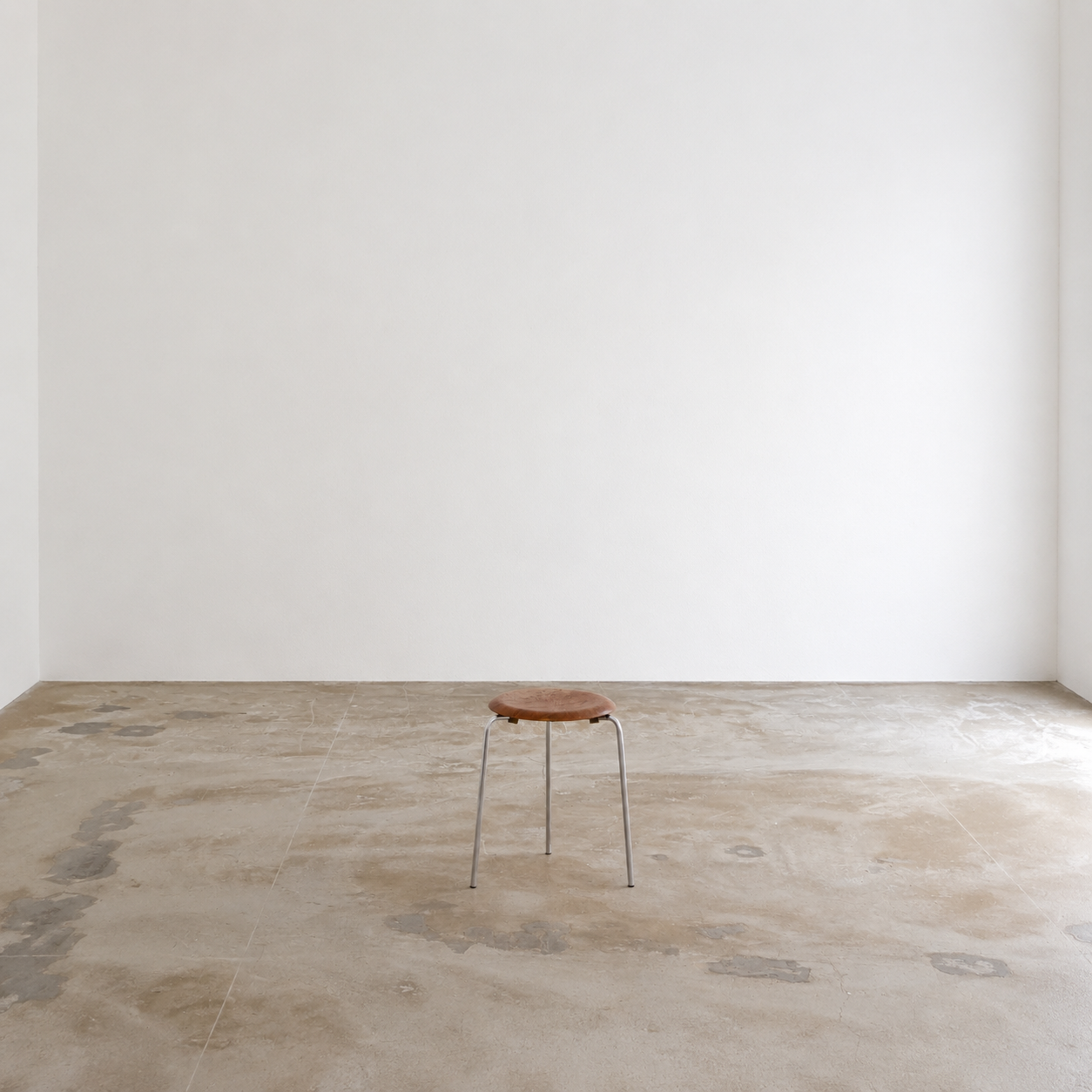 Dot "3170" stool by Arne Jacobsen for Fritz Hansen