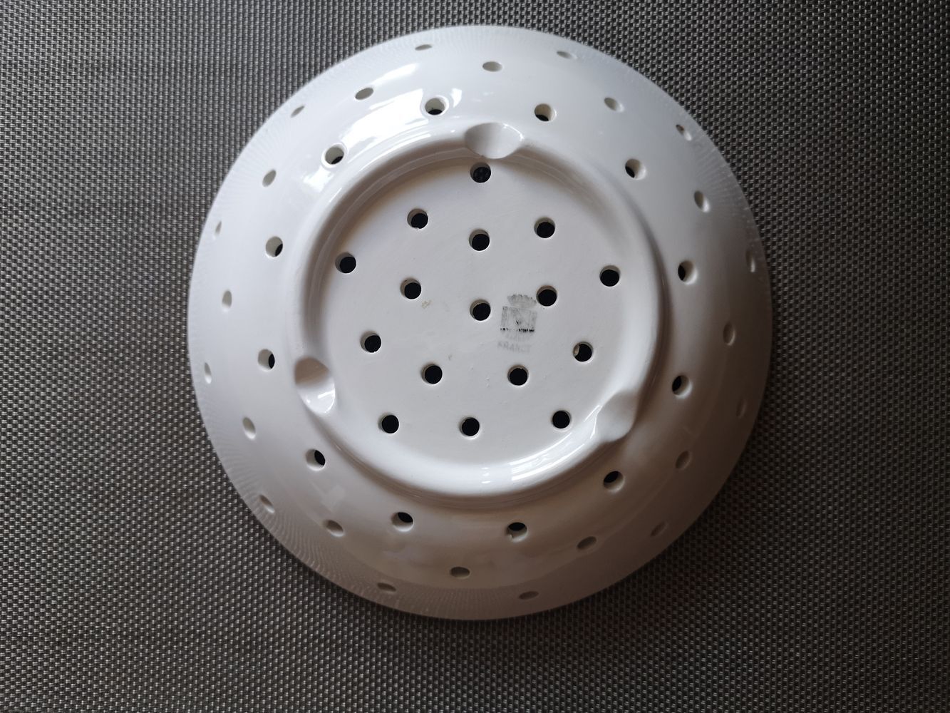 Digoin/Sarreguemines fruit strainer plate - Late 19th century early 20th century