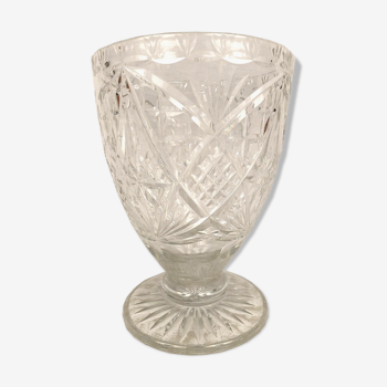 Vase en cristal taillé sur pied