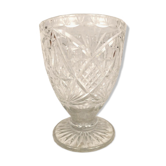 Vase en cristal taillé sur pied