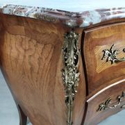 Commode galbé Louis XV
