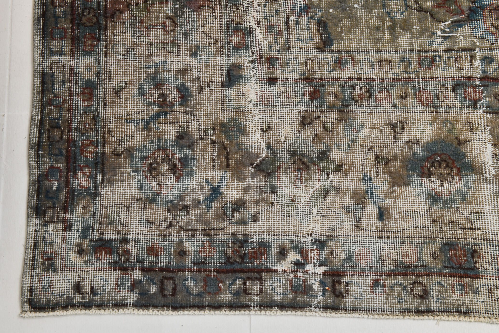 8x11 distressed antique vintage rug 333x230cm