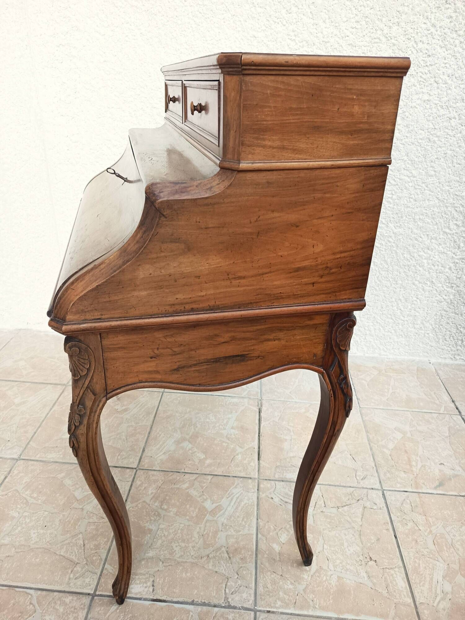 Louis XV slant-top desk in walnut, 19th century.