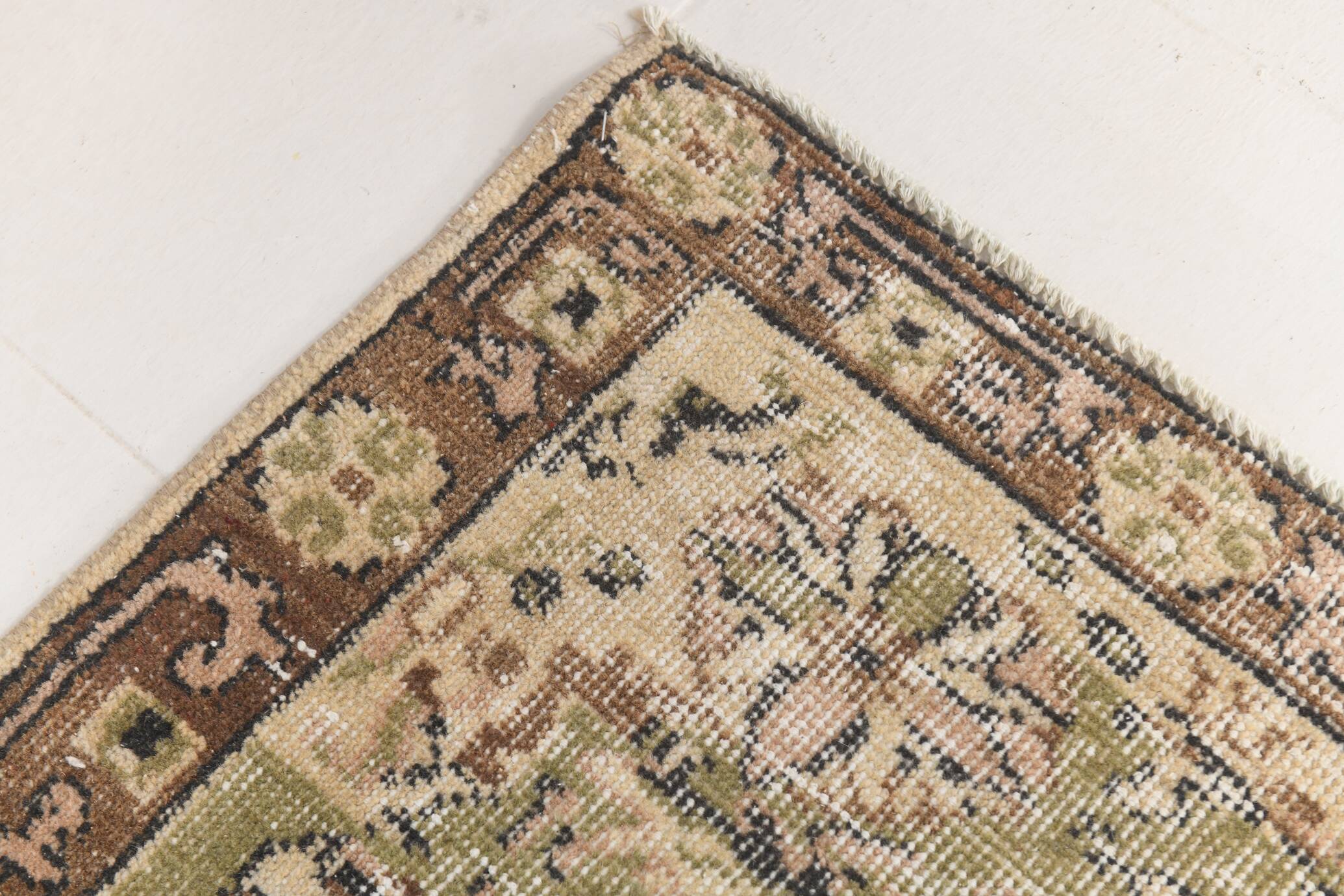 Tapis Anatolien Vintage Clair – Motifs Floraux Élégants, 202x278 Cm