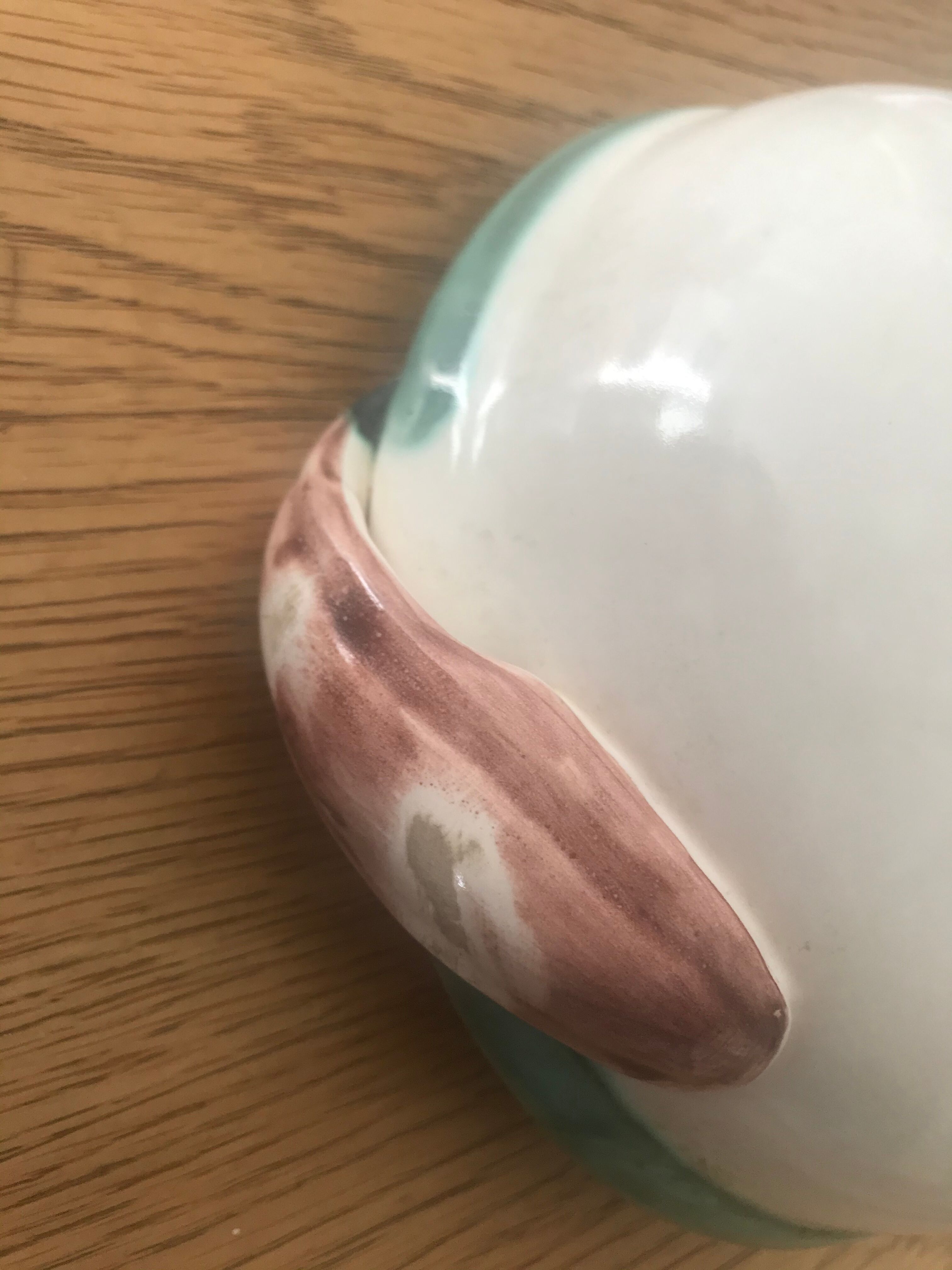 Enamelled earthenware cut