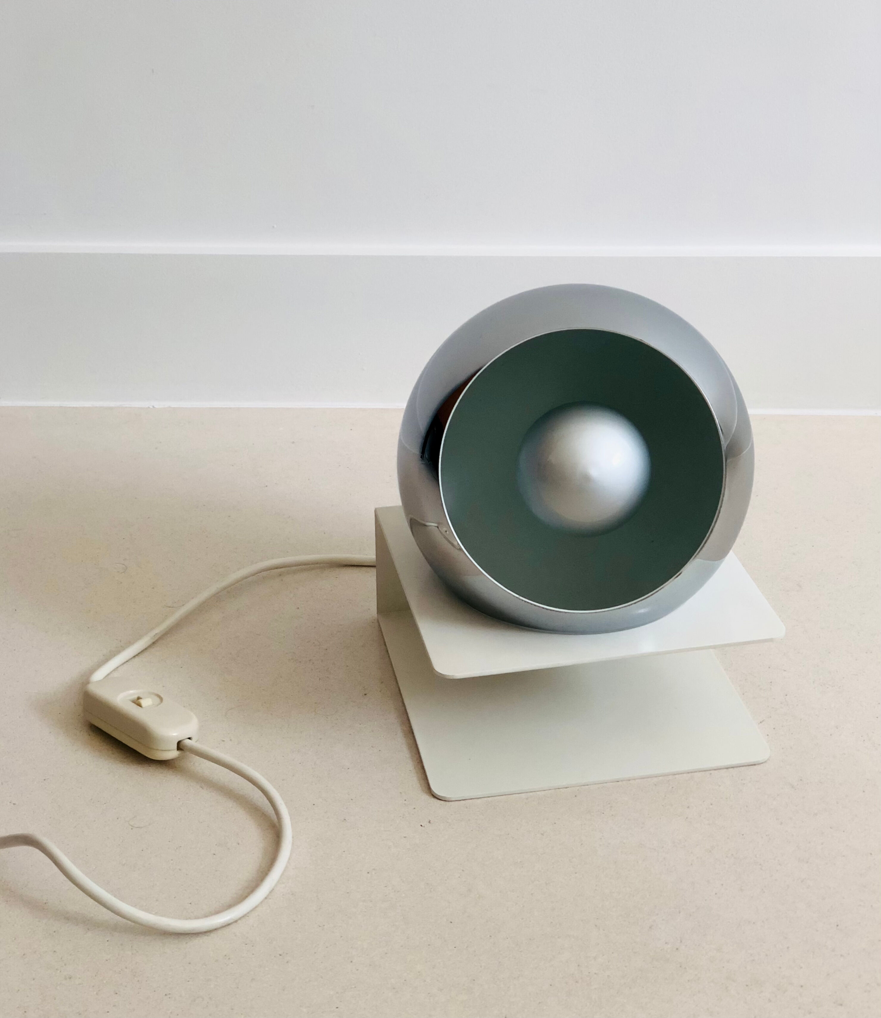 Eyeball table lamp, Italy 1970s