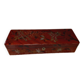 Box in japanese lacquer, decorations, length 30cm, height 7cm, depth 10cm