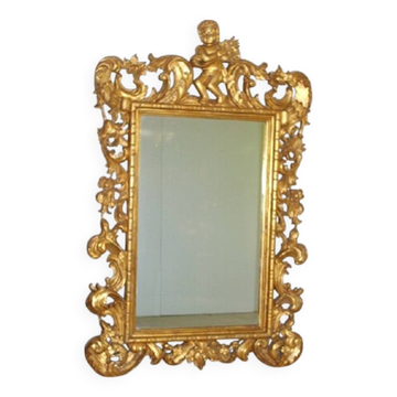 Imposing mirror, carved gilded wood, with Putto decoration