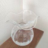 Glass ball vase with corolla
