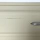Commode vintage couleur crème d'artichaud