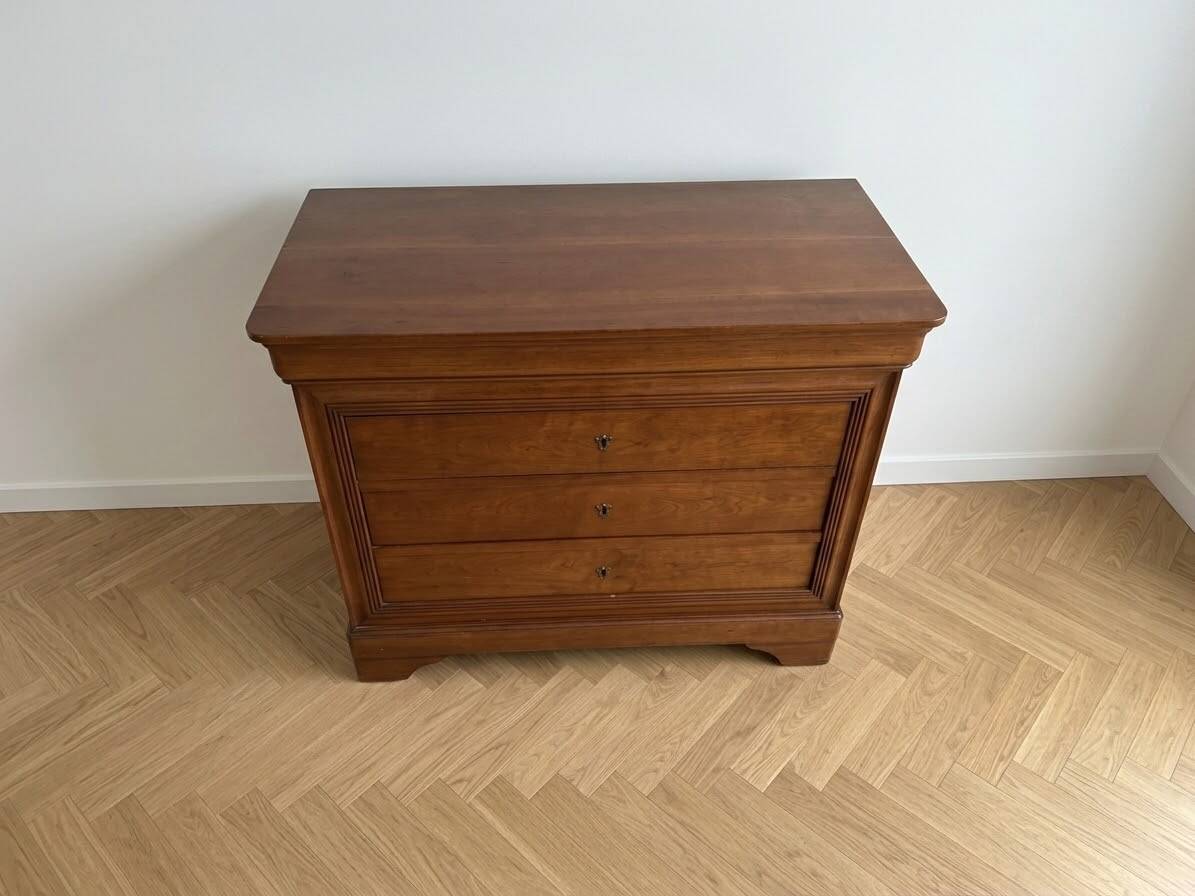 Commode Louis-Philippe ancienne en merisier avec tiroir secret