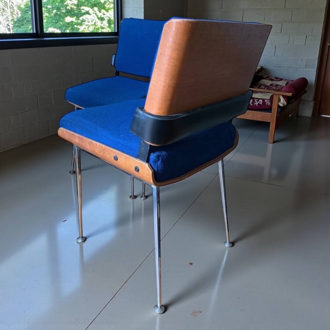 Pair of Marcom chairs in electric blue fabric, teak and chrome metal, 1970.