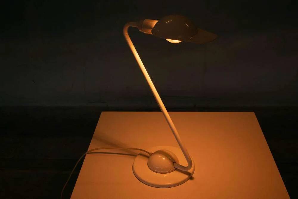 Vintage 1980s 'pet' desk lamp, Memphis Cap desk lamp.