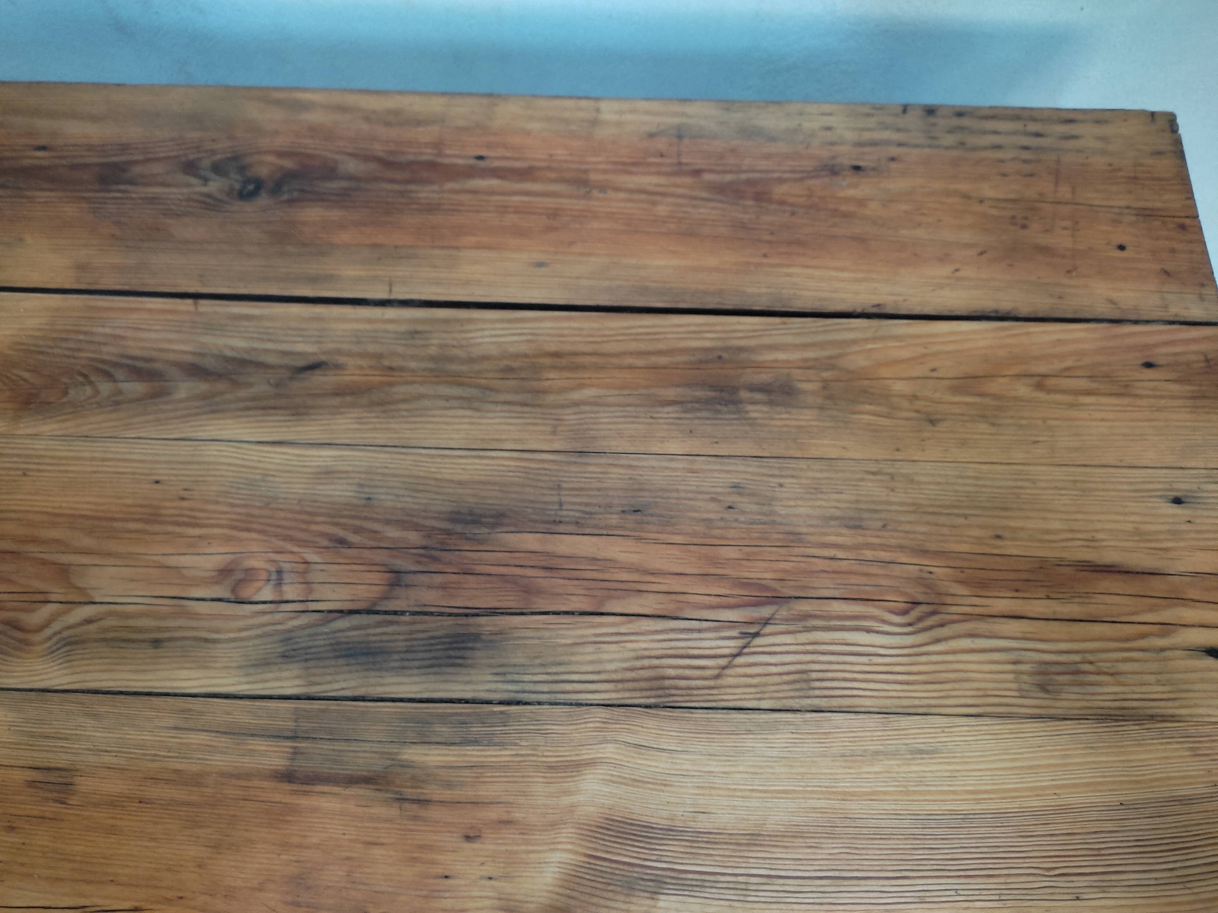Farm table