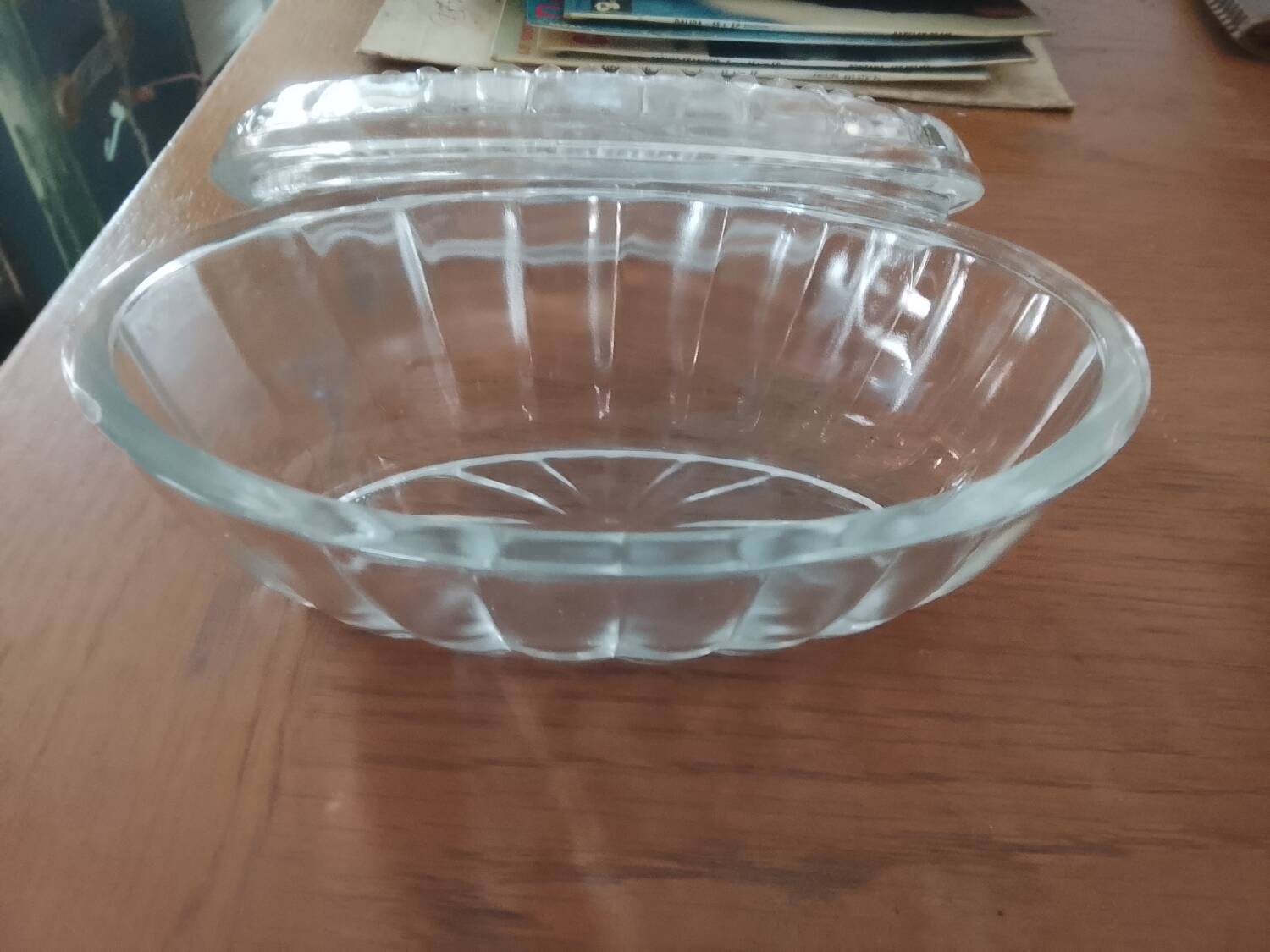 Beurrier en verre moulé "vache"