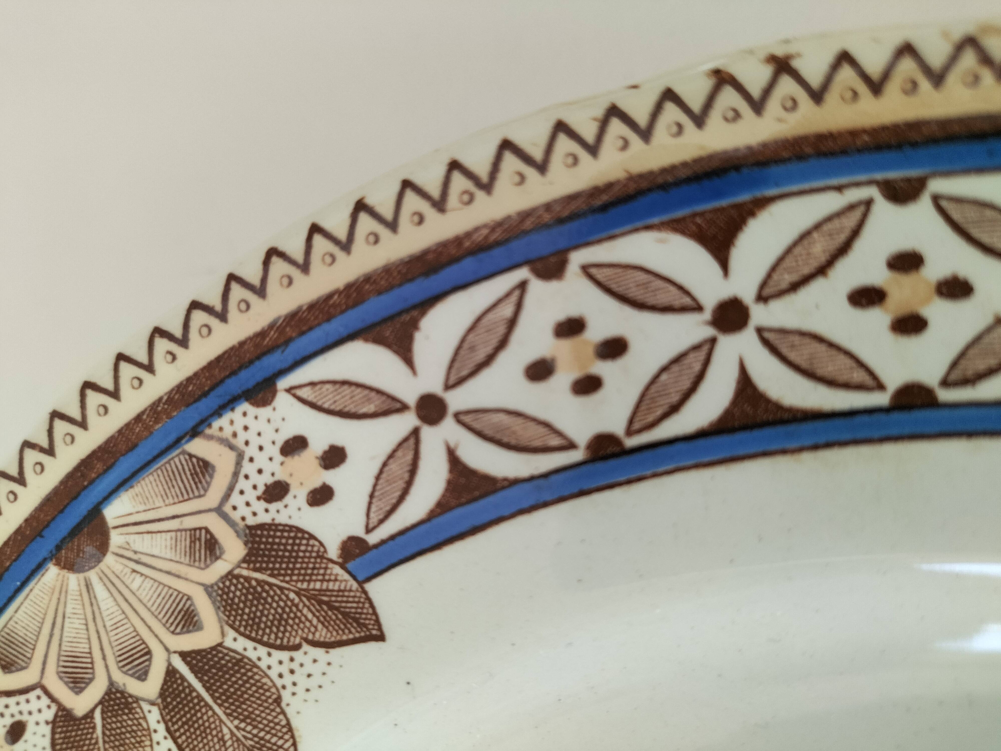 Dish on pedestal Creil & Montereau Mauresque blue brown