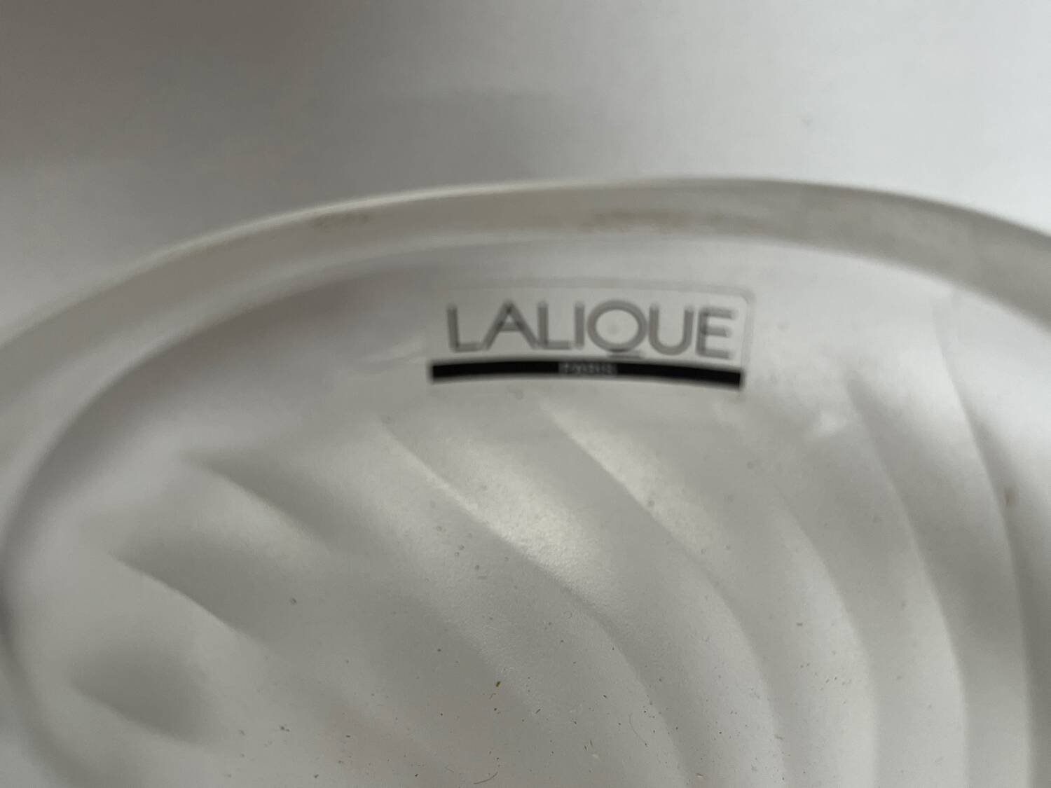 Vase en cristal dépoli Lalique