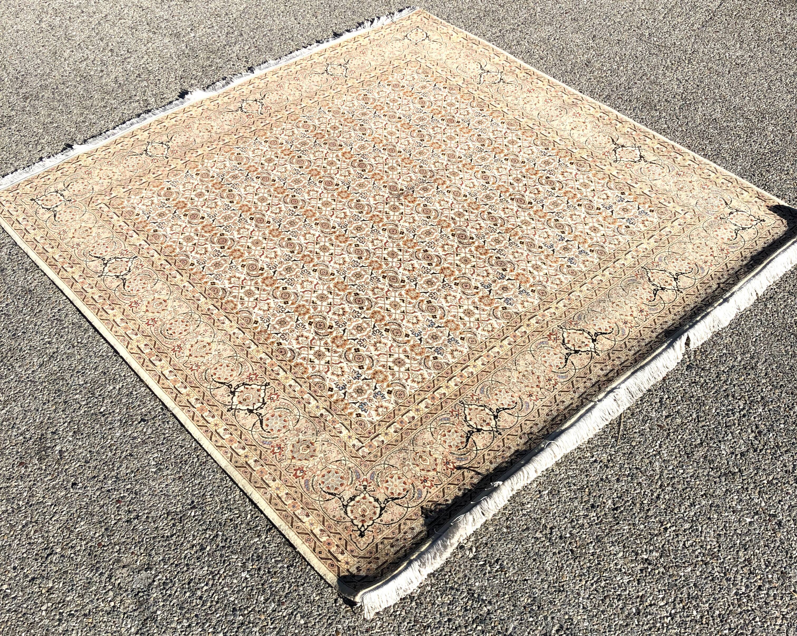 Iranian Tabriz oriental rug Wool and silk. Handmade: 2.00 X 2.00 meters