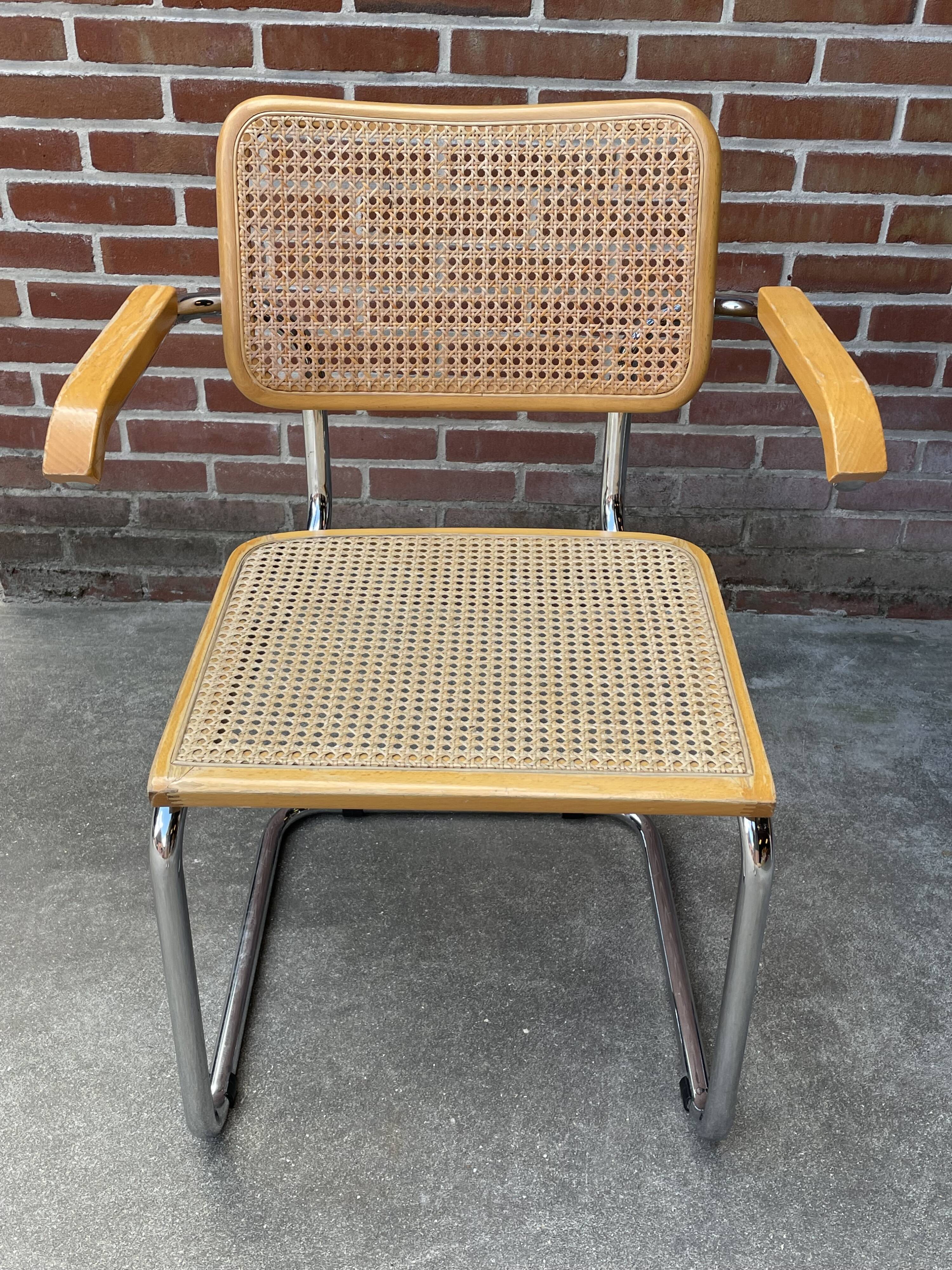 Cesca chair B64 with armrests by Marcel Breuer Design