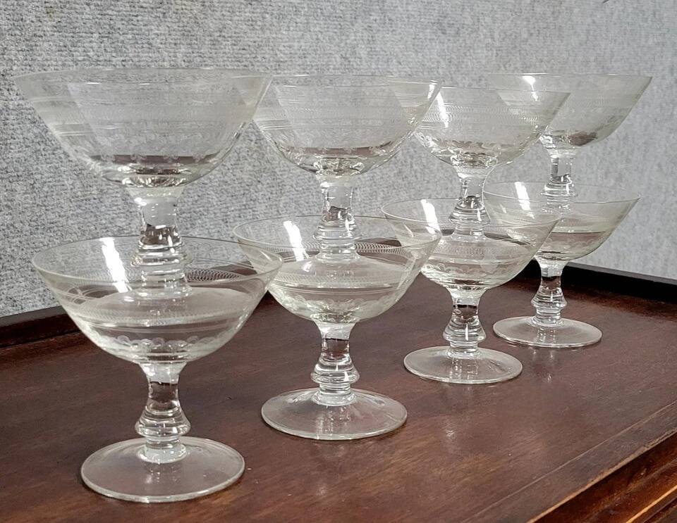 8 engraved crystal champagne glasses from the Napoleon III period