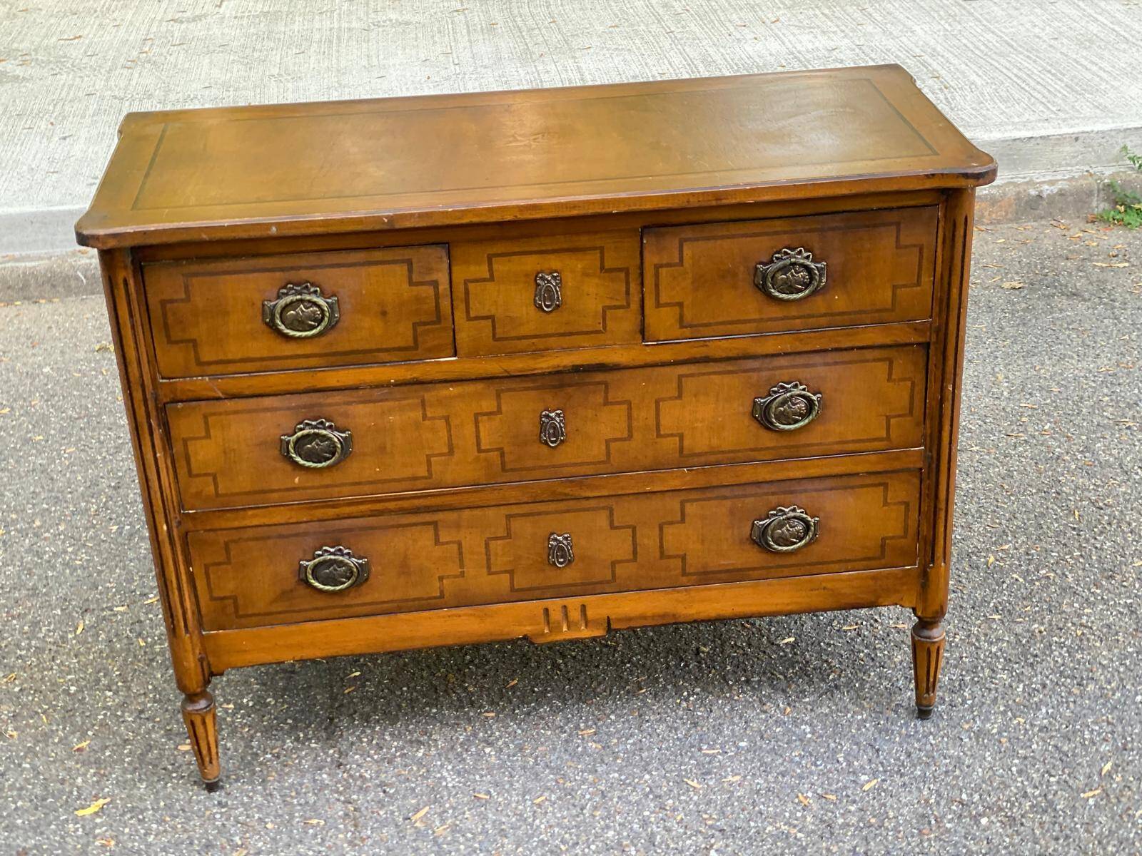 Commode Louis XVI en marqueterie et placage d'amarante/merisier 1950