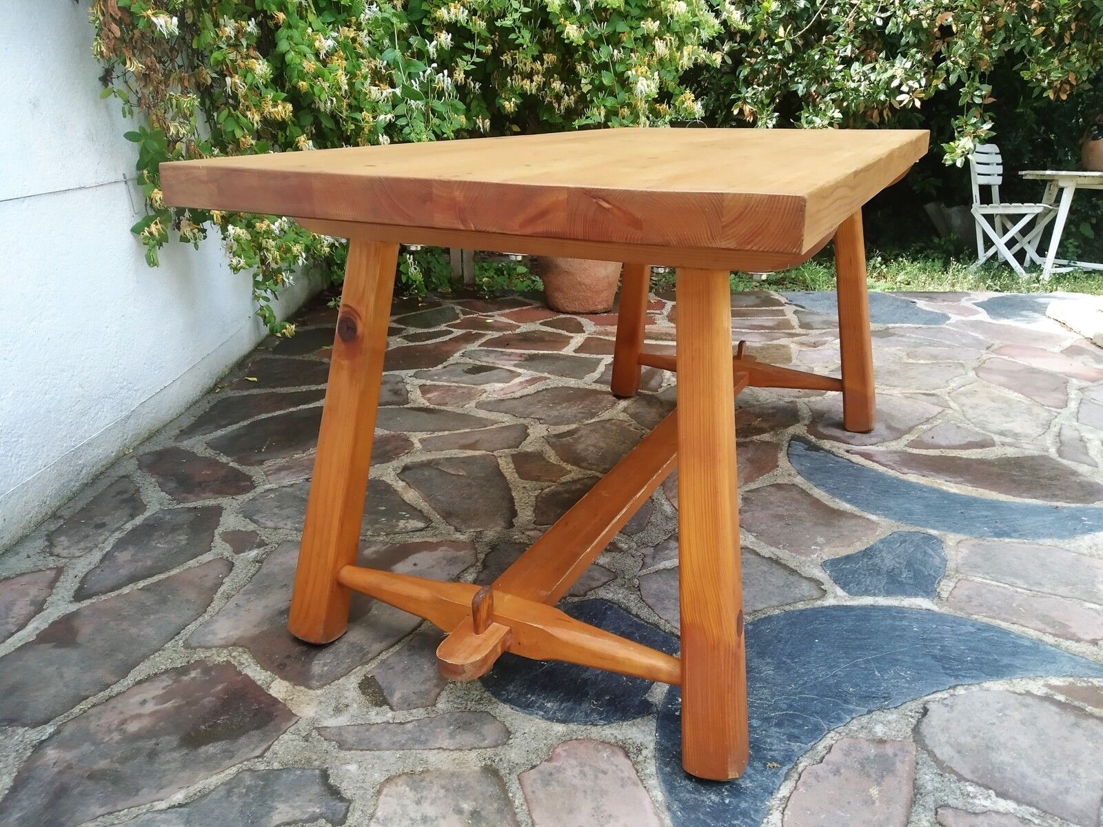 Table chalet feet compass