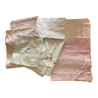 Set of embroidered baby bed sheets