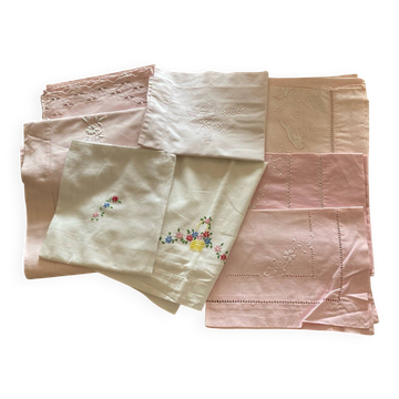 Set of embroidered baby bed sheets